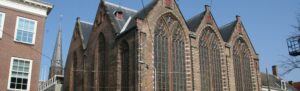 Barbara Broekman kleedt de Kloosterkerk